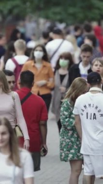 Vertical video of a crowded street
