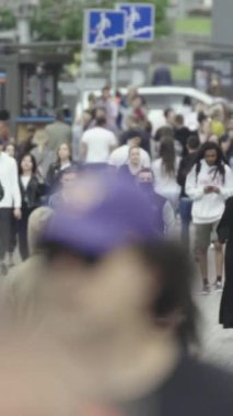 Vertical video of a crowded street