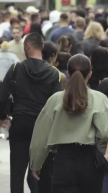 Vertical video of a crowded street