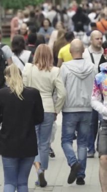 Vertical video of a crowded street