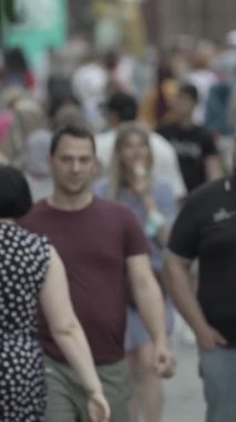 Vertical video of a crowded street