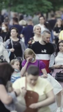 Vertical video of a crowded street