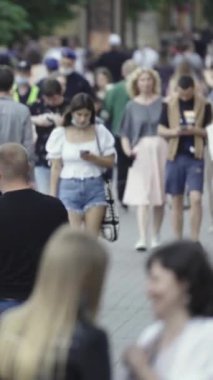 Vertical video of a crowded street in a metropolis