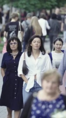 Vertical video of a crowded street in a metropolis
