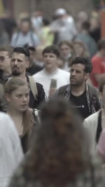 Vertical video of a crowded street in a metropolis