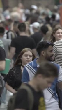 Vertical video of a crowded street in a metropolis
