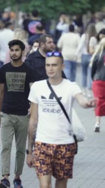 Vertical video of a crowded street in a metropolis