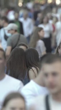 Vertical video of a crowded street in a metropolis
