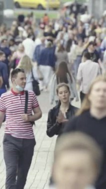 Vertical video of a crowded street in a metropolis