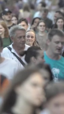 Vertical video of a crowded street in a metropolis