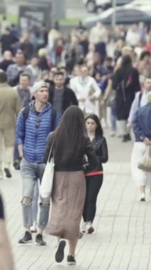 Vertical video of a crowded street in a metropolis