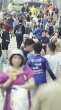 Vertical video of a crowded street in a metropolis