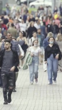 Vertical video of a crowded street in a metropolis