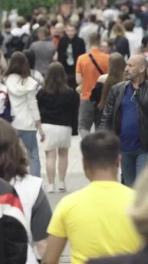 Vertical video of a crowded street in a metropolis