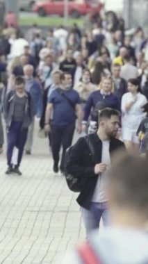 Vertical video of a crowded street in a metropolis