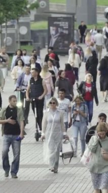 Vertical video of a crowded street in a metropolis