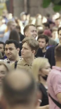 Vertical video of a crowded street in a metropolis
