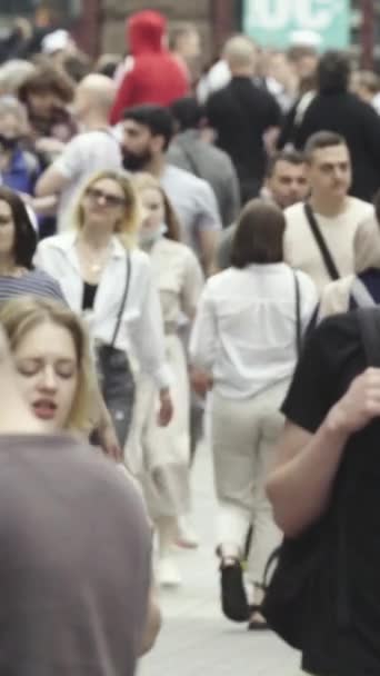 Vertical video of pedestrians walking along a city street — Stok Video