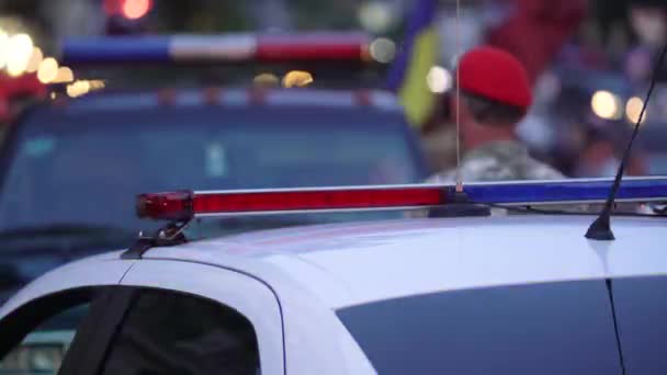 Radiowóz z migającym policyjnym ekshibicjonistą — Wideo stockowe
