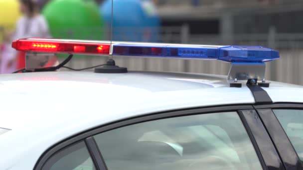 Flashing police flasher on the roof of a police patrol car — Stock Video