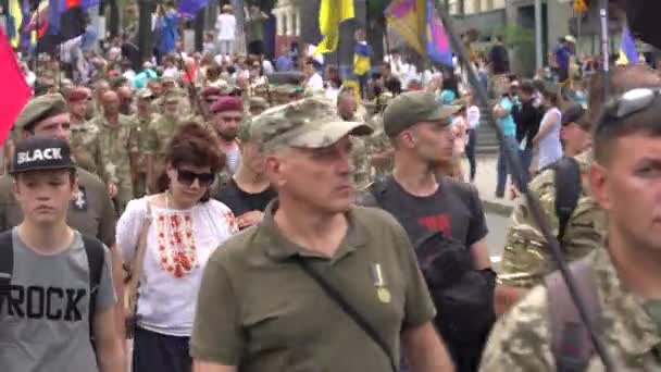Veterani dell'esercito ucraino alla parata di Kiev — Video Stock