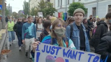 Ukrayna 'nın başkenti Kyiv' deki Kyiv Onur Topluluğunun LGBT haklarının korunması için Eşitlik Yürüyüşü