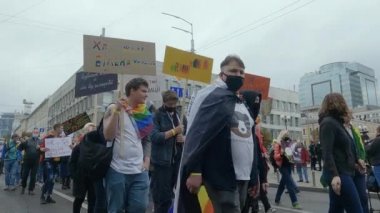 Ukrayna 'nın başkenti Kyiv' deki Kyiv Onur Topluluğunun LGBT haklarının korunması için Eşitlik Yürüyüşü