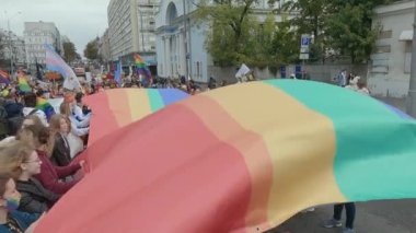Ukrayna 'nın başkenti Kyiv' deki Kyiv Onur Topluluğunun LGBT haklarının korunması için Eşitlik Yürüyüşü