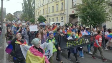 Ukrayna 'nın başkenti Kyiv' deki Kyiv Onur Topluluğunun LGBT haklarının korunması için Eşitlik Yürüyüşü