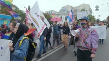 Ukrayna 'nın başkenti Kyiv' deki Kyiv Onur Topluluğunun LGBT haklarının korunması için Eşitlik Yürüyüşü