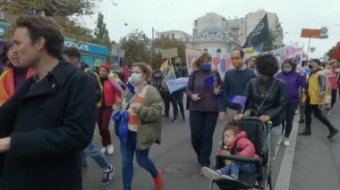 Ukrayna 'nın başkenti Kyiv' deki Kyiv Onur Topluluğunun LGBT haklarının korunması için Eşitlik Yürüyüşü