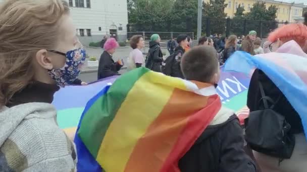 Marcha por la igualdad para la protección de los derechos LGBT de la Comunidad del Orgullo de Kiev en Kiev, Ucrania — Vídeo de stock