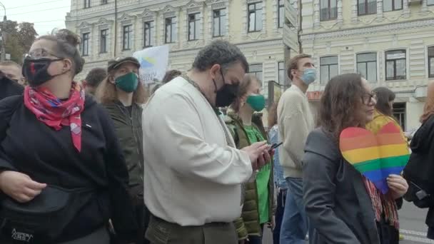 ความเสมอภาคมีนาคมเพื่อการปกป้องสิทธิ LGBT ของชุมชน Kyiv Pride ใน Kyiv, ยูเครน — วีดีโอสต็อก