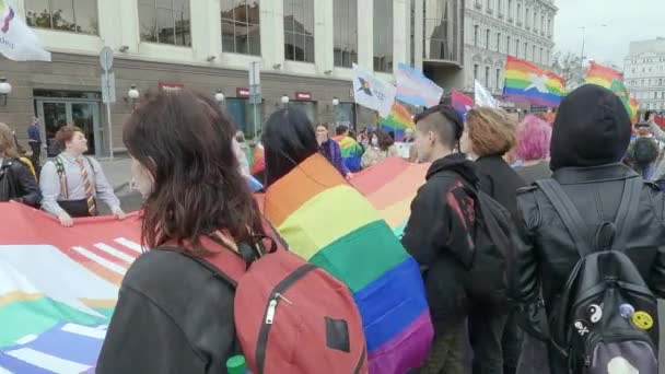 Gelijkheid Mars voor de bescherming van LGBT-rechten van de Kiev Pride Community in Kiev, Oekraïne — Stockvideo