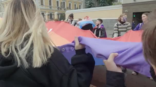 Marche pour l'égalité pour la protection des droits LGBT de la communauté de la fierté de Kiev à Kiev, Ukraine — Video