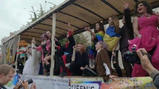 Marcha de igualdade para a proteção dos direitos LGBT da Comunidade do Orgulho Kiev em Kiev, Ucrânia — Vídeo de Stock