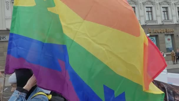 Marcha de igualdade para a proteção dos direitos LGBT da Comunidade do Orgulho Kiev em Kiev, Ucrânia — Vídeo de Stock