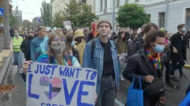 Ukrayna 'daki LGBT topluluğunun haklarına destek yürüyüşü - Kyiv Pride