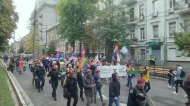 Ukrayna 'daki LGBT topluluğunun haklarına destek yürüyüşü - Kyiv Pride