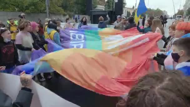 Marcha en apoyo de los derechos de la comunidad LGBT en Ucrania - Kyiv Pride — Vídeos de Stock