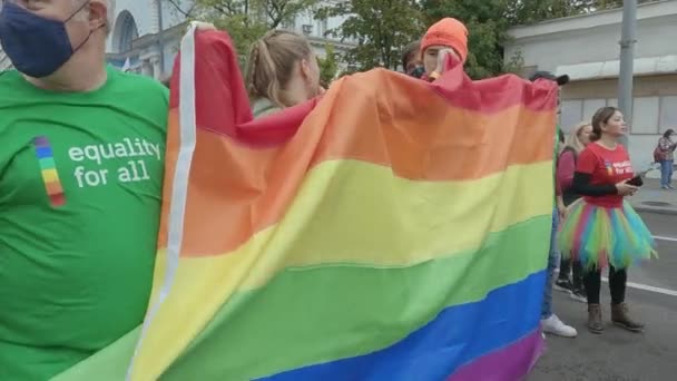 Maart ter ondersteuning van de rechten van de LGBT-gemeenschap in Oekraïne - Kyiv Pride — Stockvideo