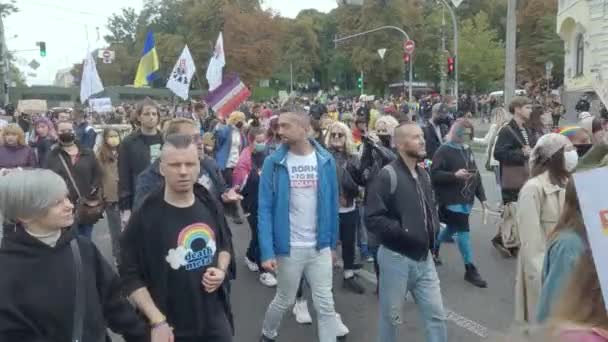 Março em apoio aos direitos da comunidade LGBT na Ucrânia - Kyiv Pride — Vídeo de Stock