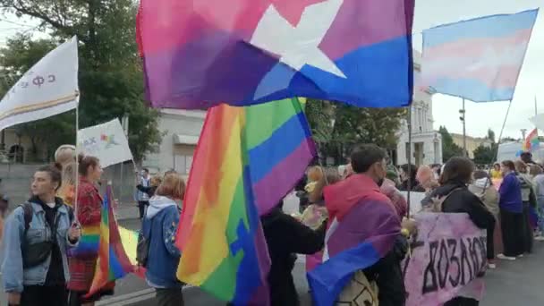 Marsch zur Unterstützung der Rechte der LGBT-Community in der Ukraine - Kyiv Pride — Stockvideo
