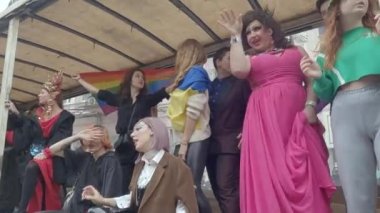 Ukrayna 'daki LGBT topluluğunun haklarına destek yürüyüşü - Kyiv Pride