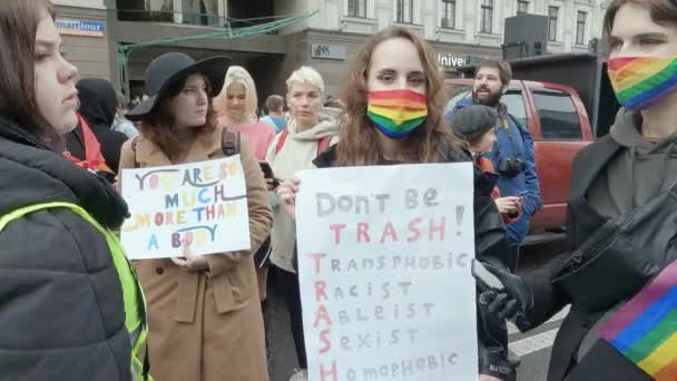 Marcha en apoyo de los derechos de la comunidad LGBT en Ucrania - Kyiv Pride — Vídeo de stock
