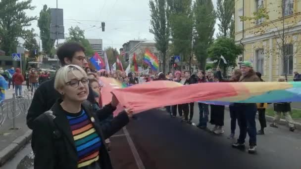 支持乌克兰男女同性恋、双性恋和变性者权利的游行-- --基辅自豪 — 图库视频影像