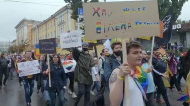 Ukrayna 'daki LGBT topluluğunun haklarına destek yürüyüşü - Kyiv Pride