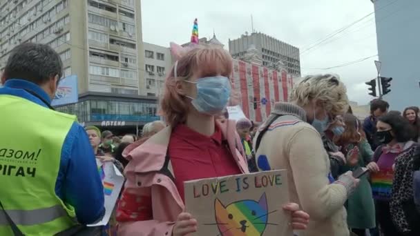 Marsch zur Unterstützung der Rechte der LGBT-Community in der Ukraine - Kyiv Pride — Stockvideo