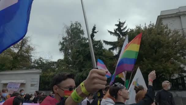 Maart ter ondersteuning van de rechten van de LGBT-gemeenschap in Oekraïne - Kyiv Pride — Stockvideo