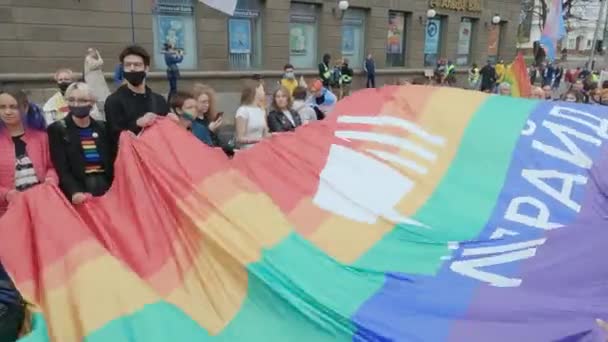 Maart ter ondersteuning van de rechten van de LGBT-gemeenschap in Oekraïne - Kyiv Pride — Stockvideo